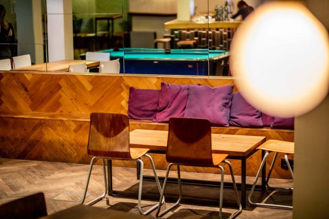 Wombar Vienna: Chill Out and Play at Our Trendy Hostel Bar