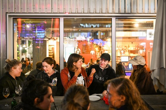 enjoy a lively evening at Wombats Bar Werksviertel in Munich