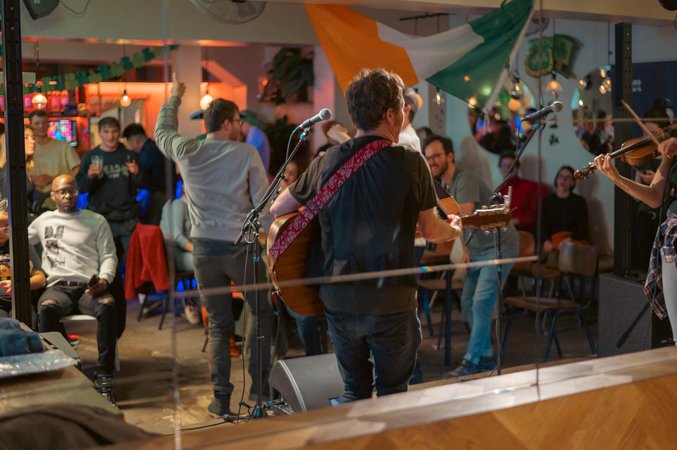 Wombar Vienna: Live Music and Lively Nights at Our Hostel Bar